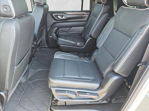 Used 2024 Chevrolet Suburban Premier image 17
