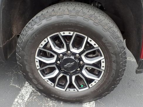 Used 2024 Chevrolet Silverado 2500 High Country w/ Technology Package AWD/4WD image 16