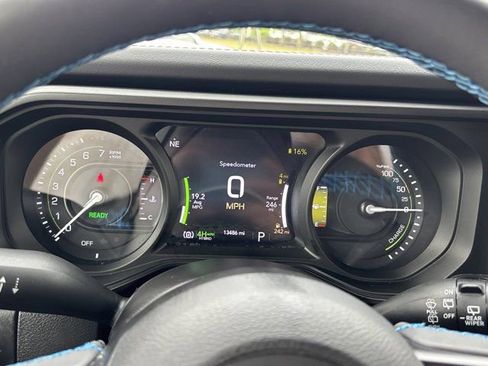 Used 2024 Jeep Wrangler Unlimited Rubicon 4xe AWD/4WD image 31