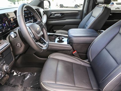 Used 2025 Chevrolet Suburban Premier image 18