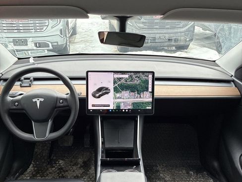 Used 2021 Tesla Model Y Long Range image 4