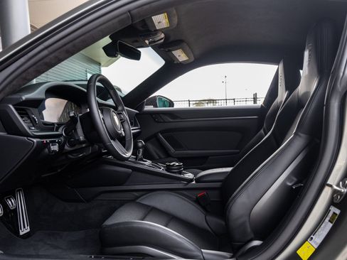 Certified 2025 Porsche 911 GT3 image 32