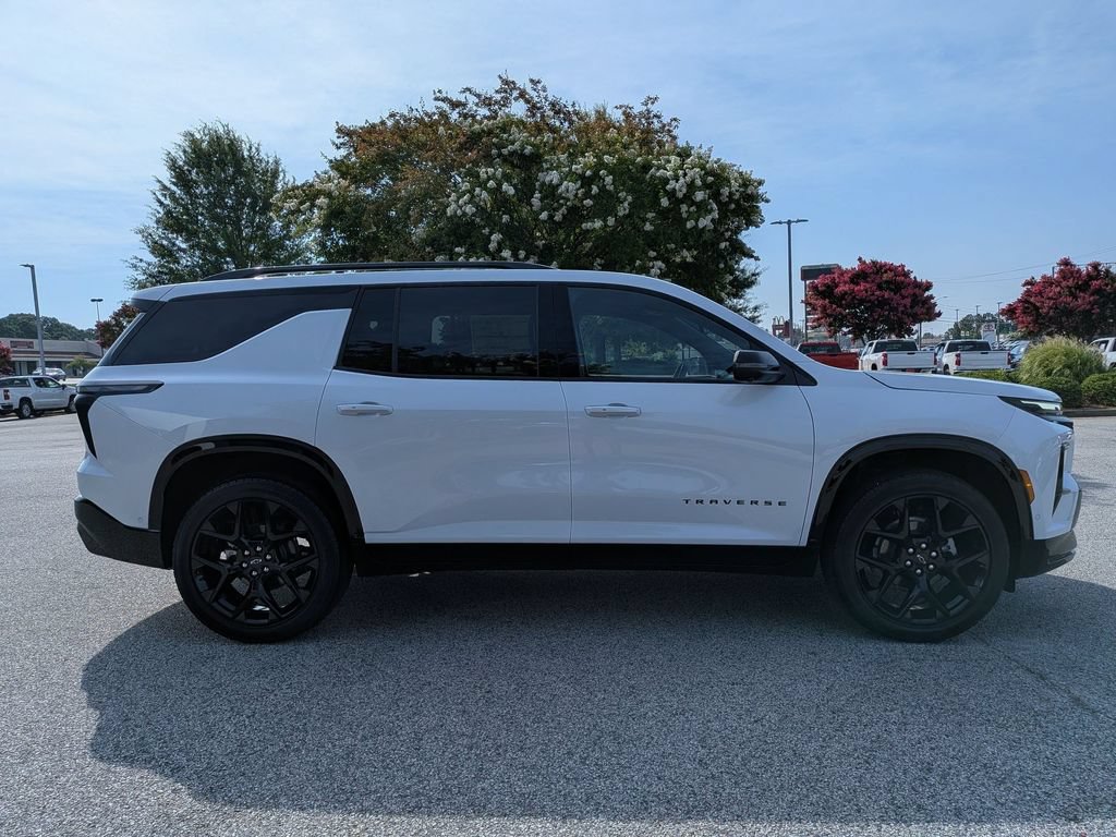 New 2026 Chevrolet Traverse RS w/ LPO, Floor Liner Package FWD image 9