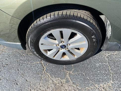 Used 2017 Subaru Outback 2.5i Premium image 4