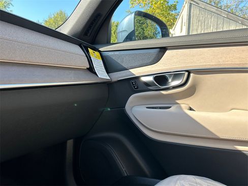 New 2026 Volvo XC90 B6 Plus w/ Protection Package Premier image 19