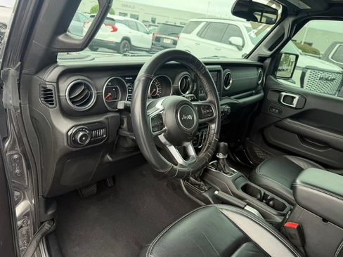 Used 2018 Jeep Wrangler Unlimited Sahara w/ Dual Top Group AWD/4WD image 21