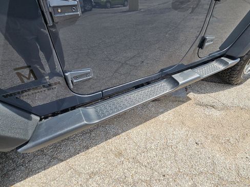 Used 2016 Jeep Wrangler Unlimited Rubicon w/ Connectivity Group image 43