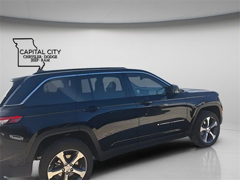 New 2025 Jeep Grand Cherokee Limited image 10