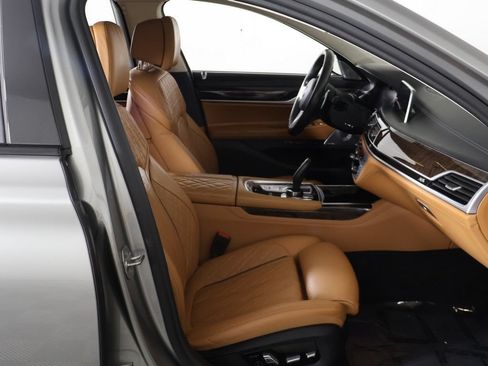 Used 2020 BMW M760i xDrive w/ Luxury Rear Seating Package AWD/4WD image 33