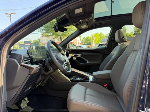 Used 2025 Audi Q5 Premium w/ Convenience Package AWD/4WD image 18