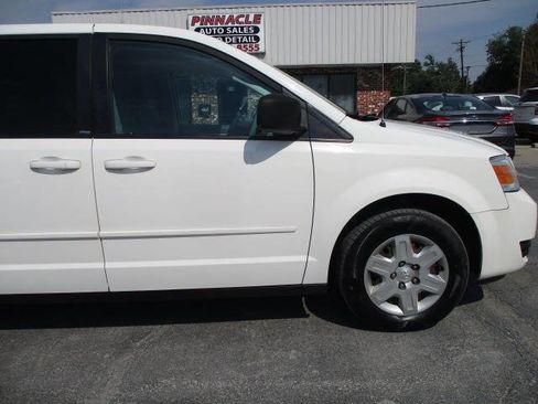 Used 2010 Dodge Grand Caravan SE w/ Climate Group image 11