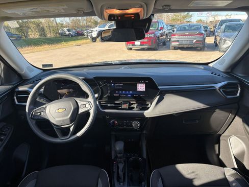 Used 2025 Chevrolet TrailBlazer LT image 31