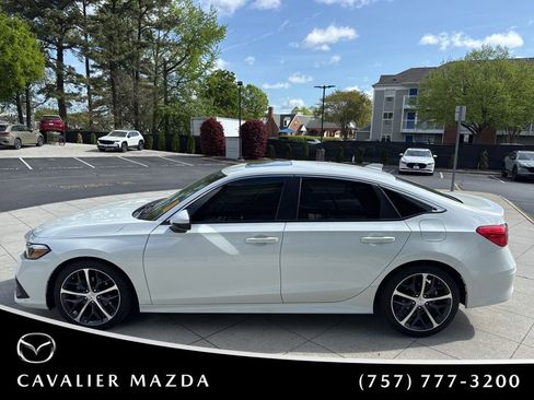 Used 2024 Honda Civic Touring image 3