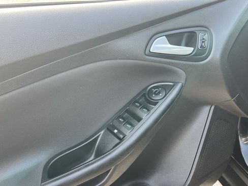 Used 2017 Ford Focus SE FWD image 15