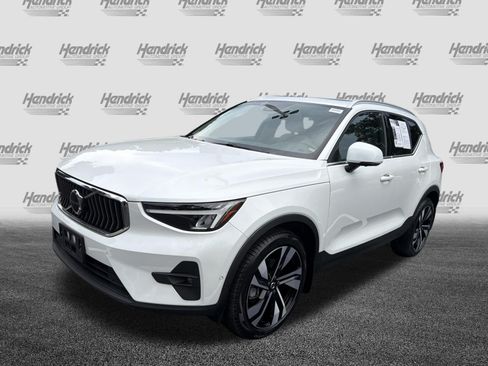 Used 2023 Volvo XC40 B5 Plus w/ Climate Package AWD/4WD image 5