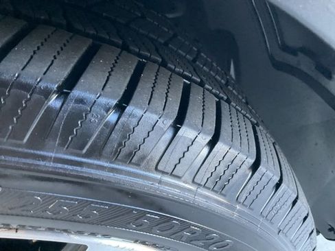 Used 2017 Ford Explorer Platinum image 30