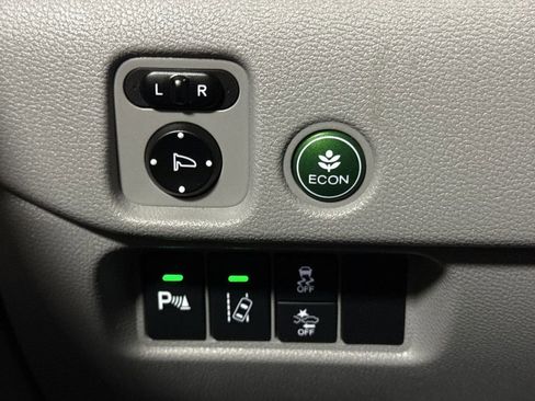 Used 2017 Honda Pilot Touring image 18