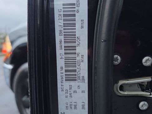 Used 2018 RAM 1500 SLT image 18