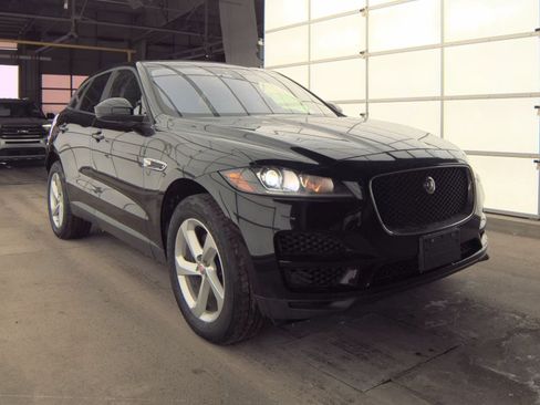 Used 2018 Jaguar F-PACE Premium image 3
