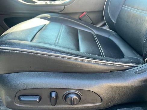 Used 2020 GMC Acadia Denali w/ Technology Package FWD image 23