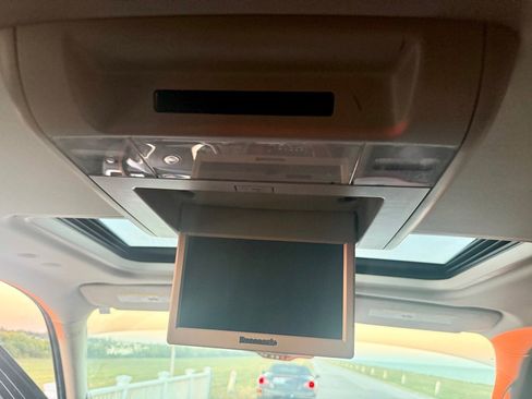 Used 2014 Cadillac Escalade ESV Premium image 21