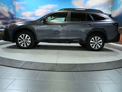 Certified 2025 Subaru Outback Premium image 5