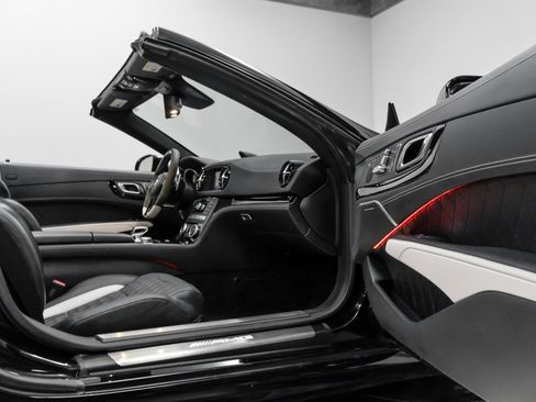 Used 2015 Mercedes-Benz SL 63 AMG w/ Driver Assistance Package image 49