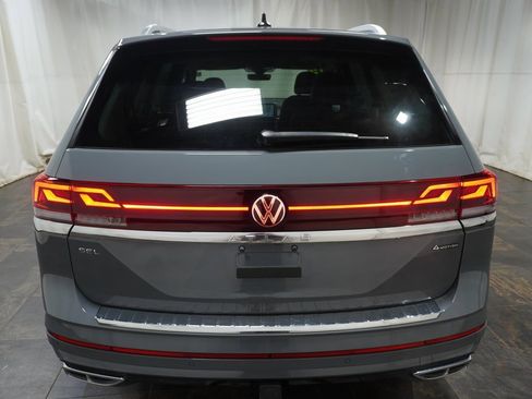 Used 2025 Volkswagen Atlas SEL Premium R-Line image 4