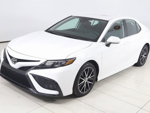 Used 2021 Toyota Camry SE image 21