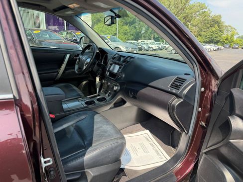Used 2013 Toyota Highlander SE w/ Protection Pkg AWD/4WD image 21