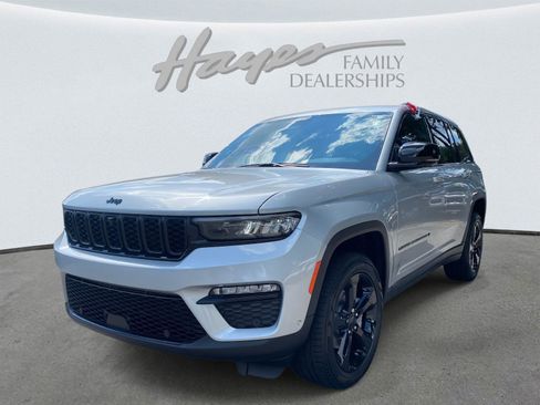 New 2025 Jeep Grand Cherokee Limited w/ Luxury Tech Group II image 16
