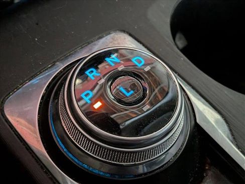 Used 2020 Ford Escape SE image 12