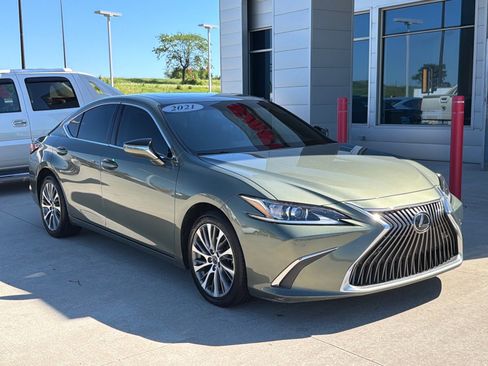 Used 2021 Lexus ES 250 w/ Premium Package AWD/4WD image 2