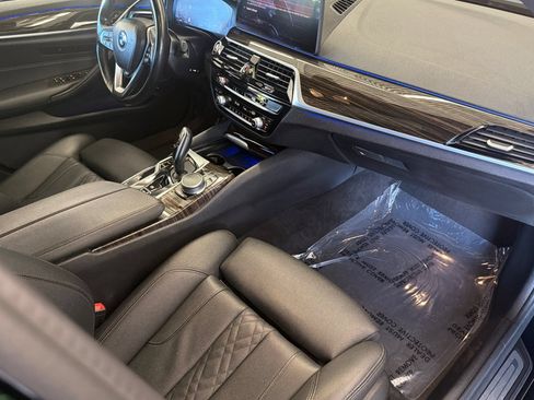 Used 2021 BMW 530i w/ Convenience Package RWD image 16