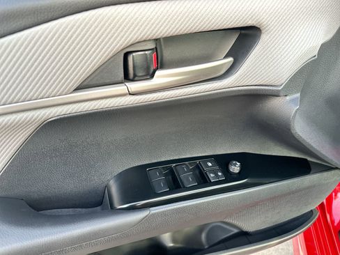 Used 2025 Toyota Camry SE image 13