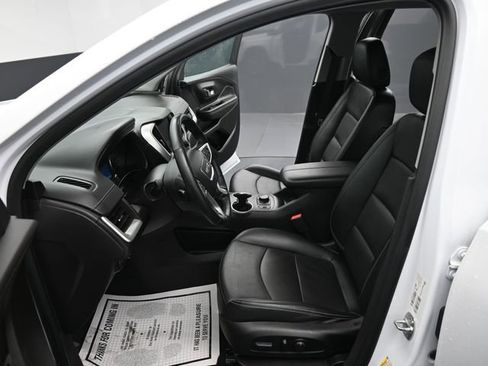 Used 2024 GMC Terrain SLT image 13