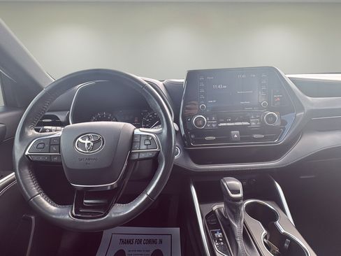 Used 2021 Toyota Highlander XSE image 11