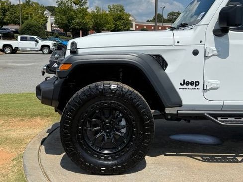 Used 2025 Jeep Wrangler Unlimited Sport AWD/4WD image 12