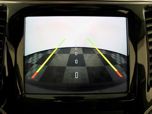 Used 2019 Jeep Cherokee Limited image 21