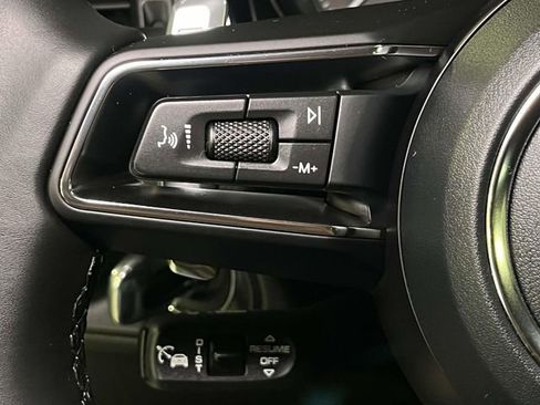 Used 2026 Porsche Macan AWD/4WD image 39