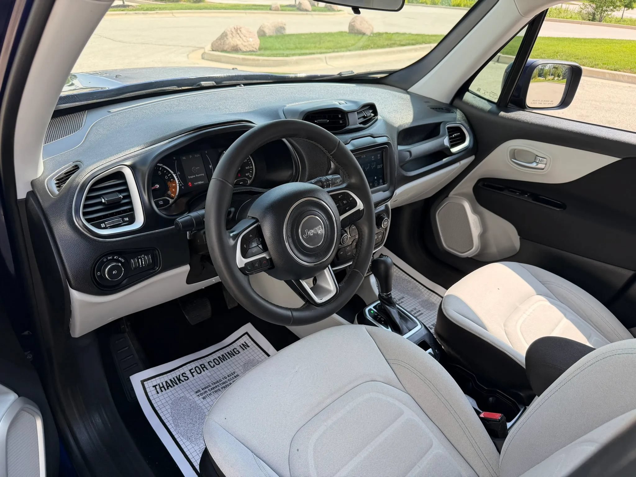 Used 2018 Jeep Renegade Latitude FWD image 13