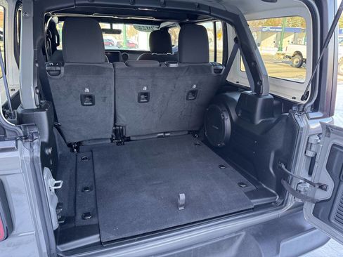 Used 2022 Jeep Wrangler Unlimited Willys image 9