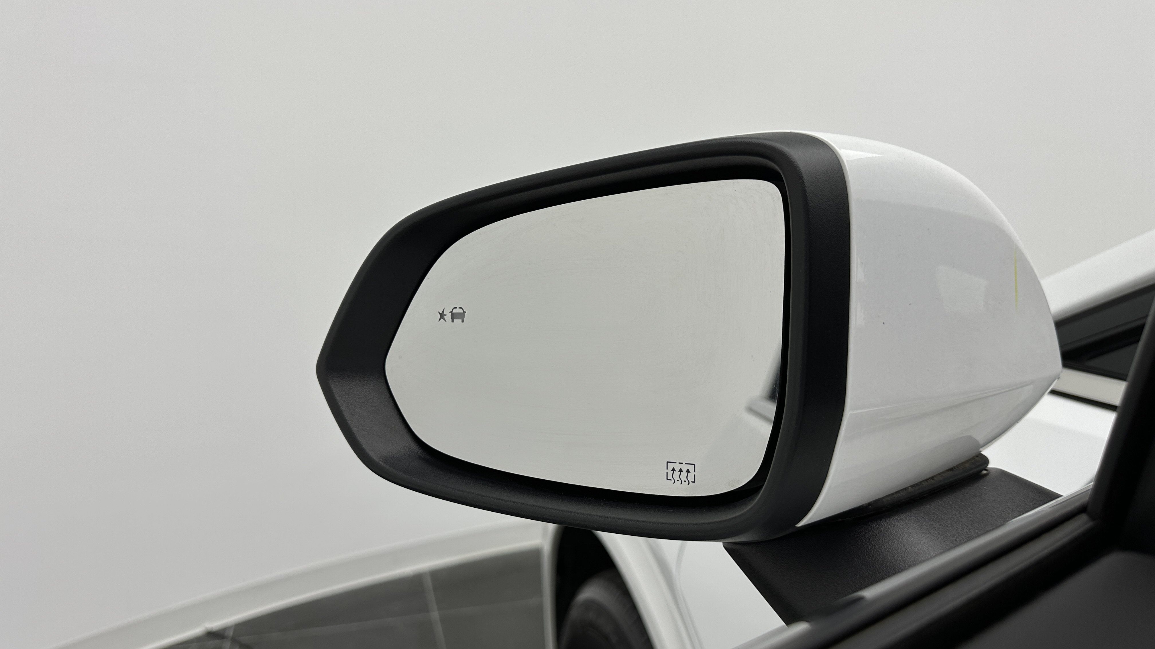 Used 2024 Chevrolet Equinox EV LT FWD image 13