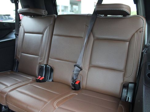 Used 2021 Chevrolet Tahoe High Country w/ Premium Package image 18