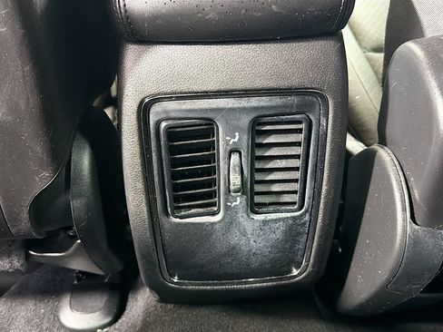 Used 2021 Jeep Grand Cherokee Laredo AWD/4WD image 24