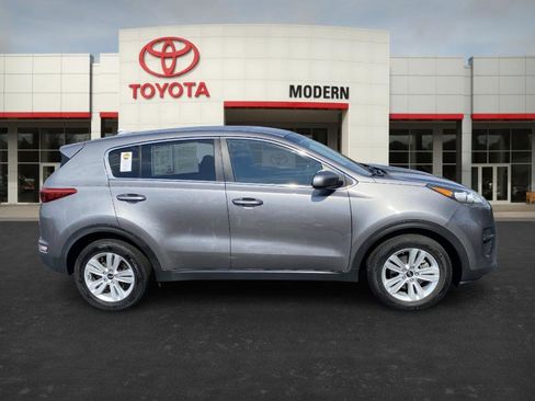 Used 2018 Kia Sportage LX image 4
