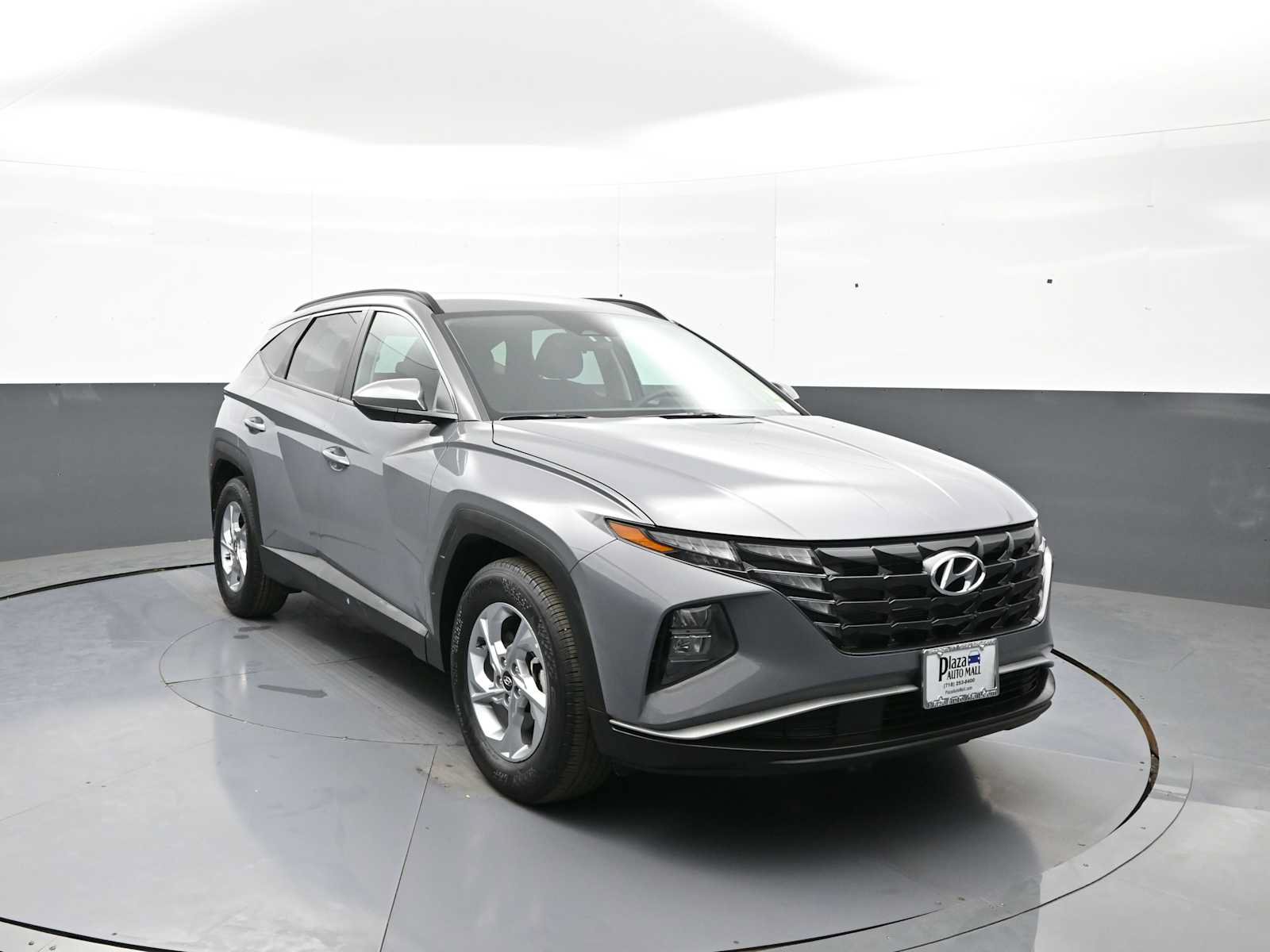 Used 2024 Hyundai Tucson SEL FWD image 2