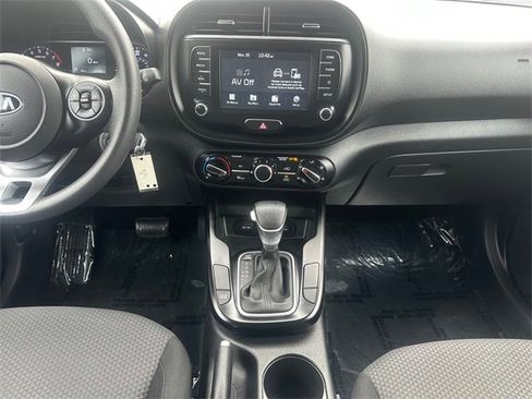 Used 2021 Kia Soul LX image 11