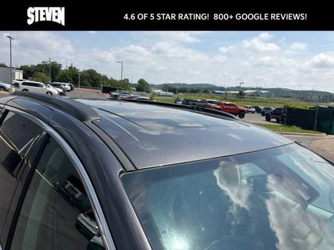 Used 2023 Chrysler Pacifica Limited FWD image 11