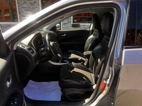 Used 2018 Jeep Compass Latitude w/ Popular Equipment Group AWD/4WD image 13